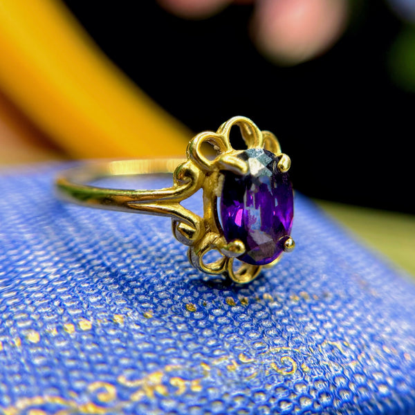 Vintage 10kt Gold Purple Glass Ring