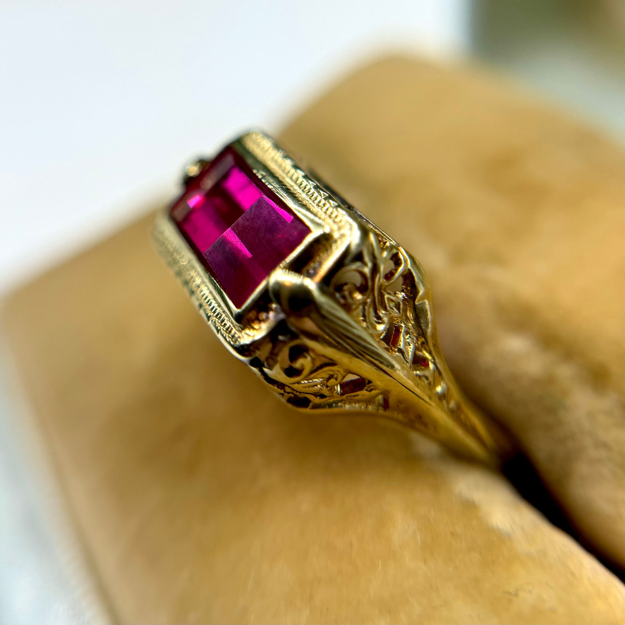 RARE Vintage 10kt Gold East to West Synthetic Ruby Filigree Ring