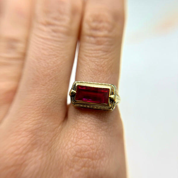 RARE Vintage 10kt Gold East to West Synthetic Ruby Filigree Ring