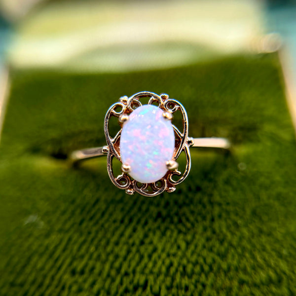 Vintage 10kt Gold Opal Ring