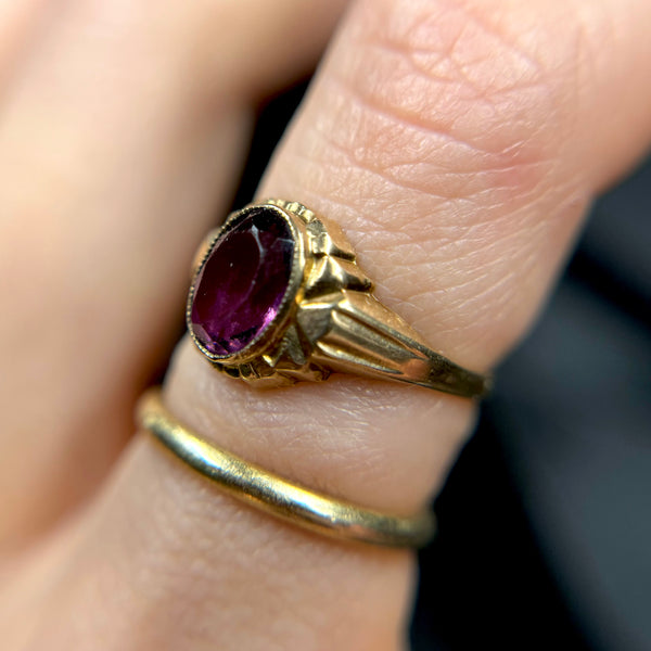 Vintage 10kt Gold Purple Glass Ring