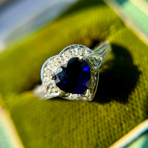 Vintage 10kt White Gold Synthetic Sapphire Heart Ring