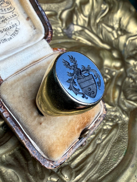 European 8kt Gold Intaglio Crest Signet