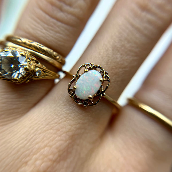 Vintage 10kt Gold Opal Ring