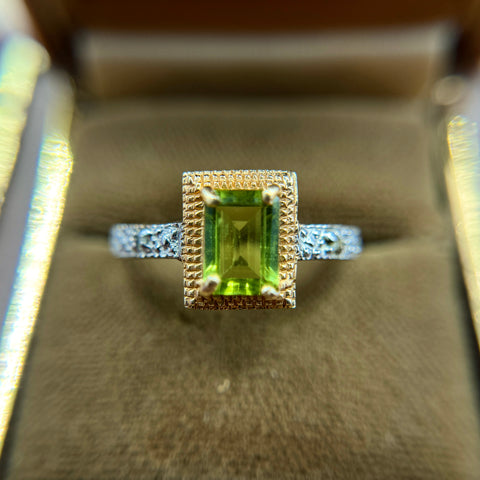 Estate Find 10kt Two Tone Gold Peridot Ring