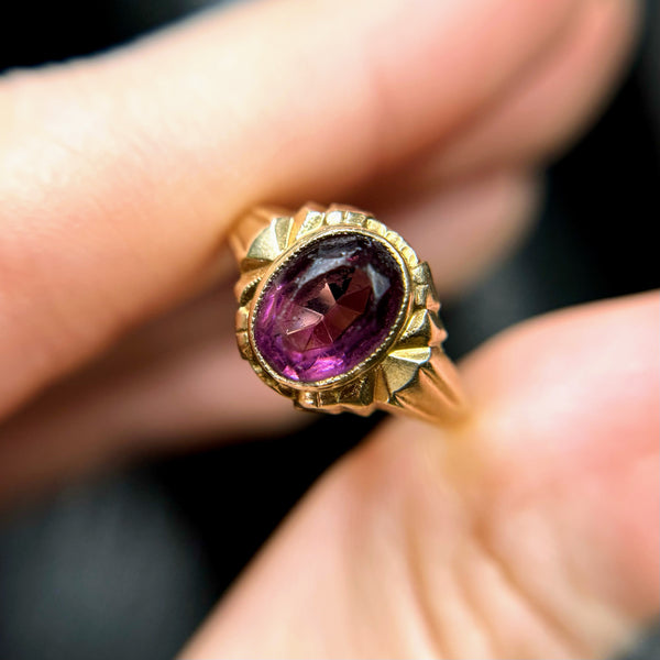 Vintage 10kt Gold Purple Glass Ring