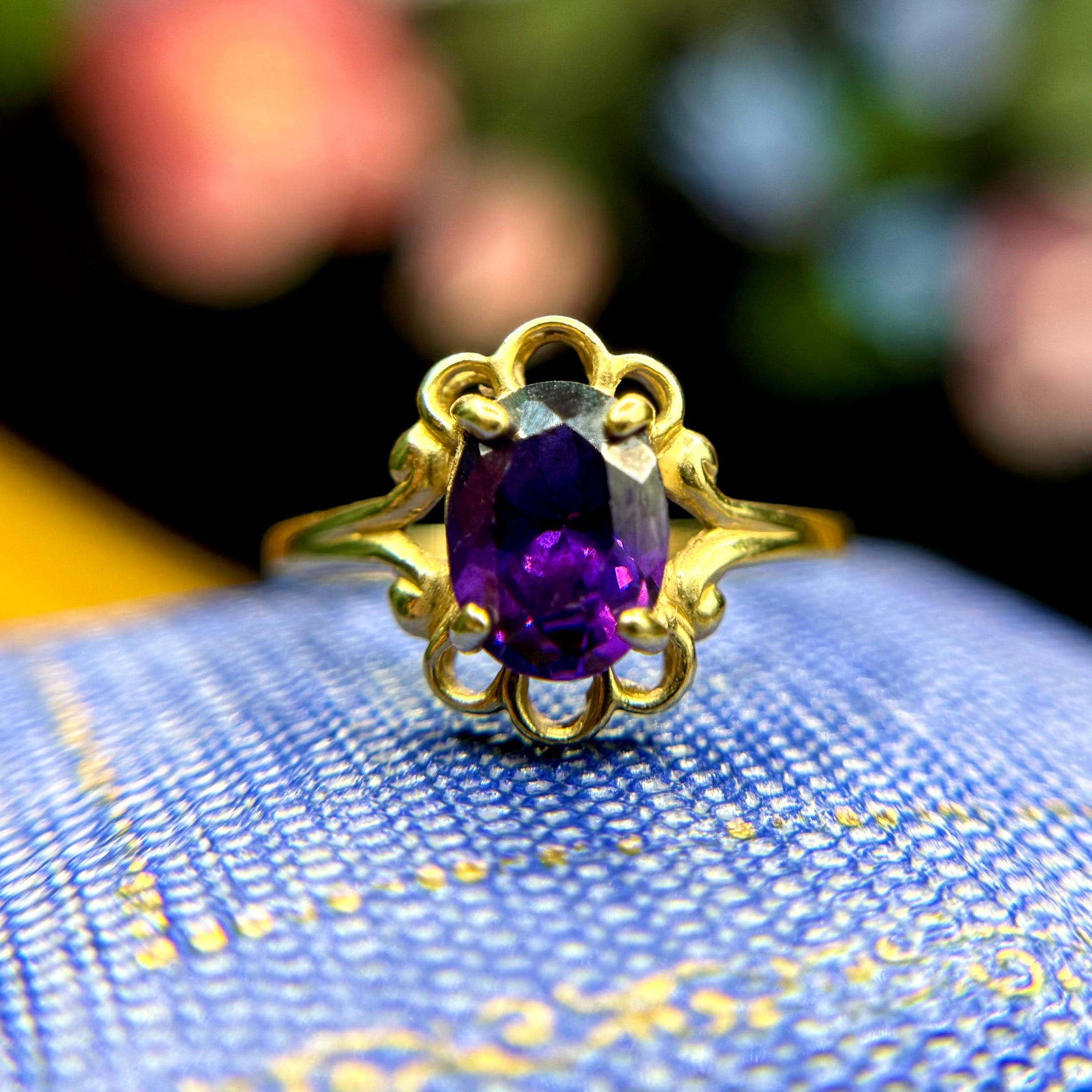 Vintage 10kt Gold Purple Glass Ring