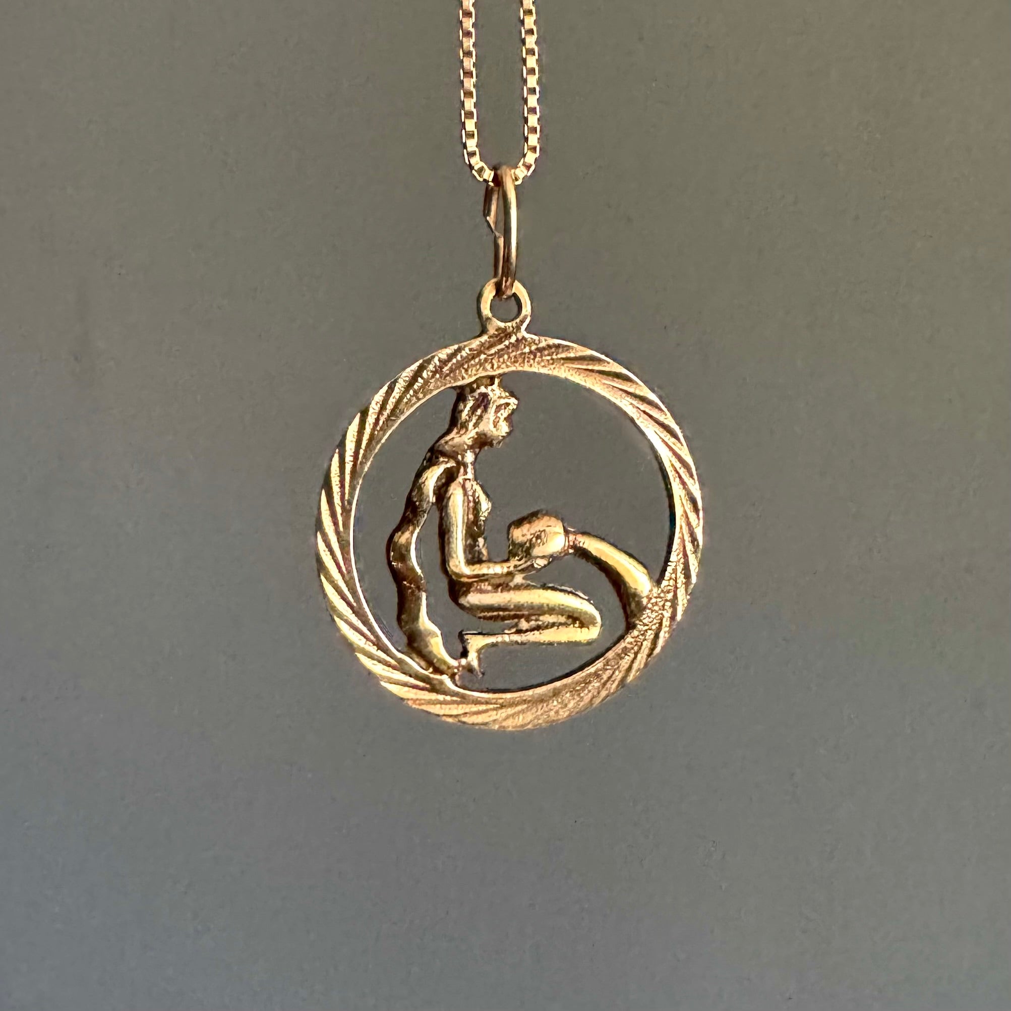 10kt Gold Aquarius Zodiac Pendant