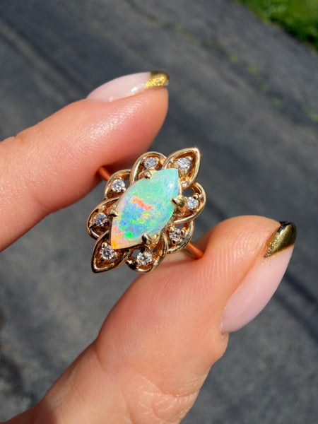 Vintage 14kt Gold Opal Diamond Ring