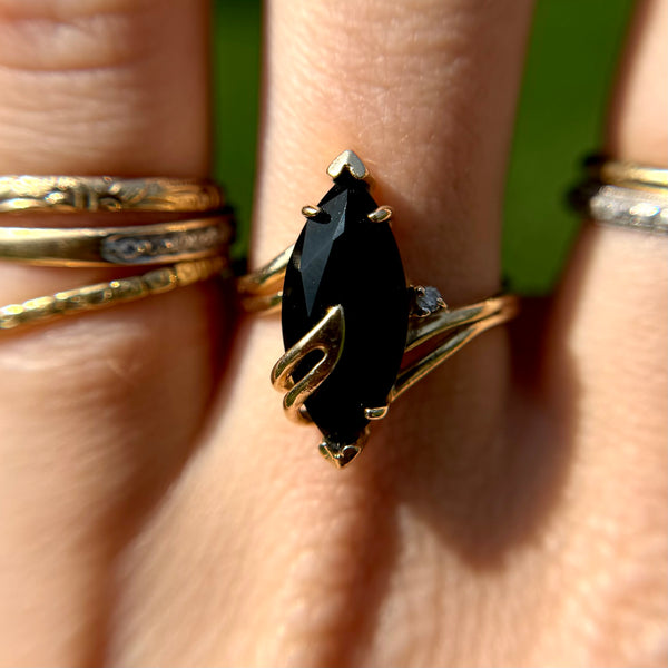 Vintage 10kt Gold Onyx Diamond Ring