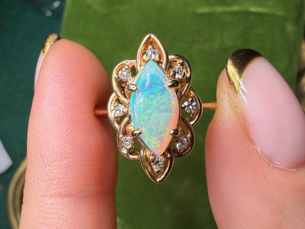 Vintage 14kt Gold Opal Diamond Ring