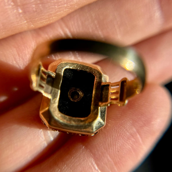 Antique 10kt Gold Floral Onyx Ring