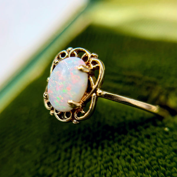 Vintage 10kt Gold Opal Ring