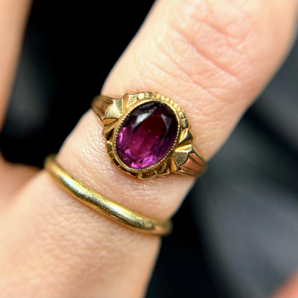 Vintage 10kt Gold Purple Glass Ring