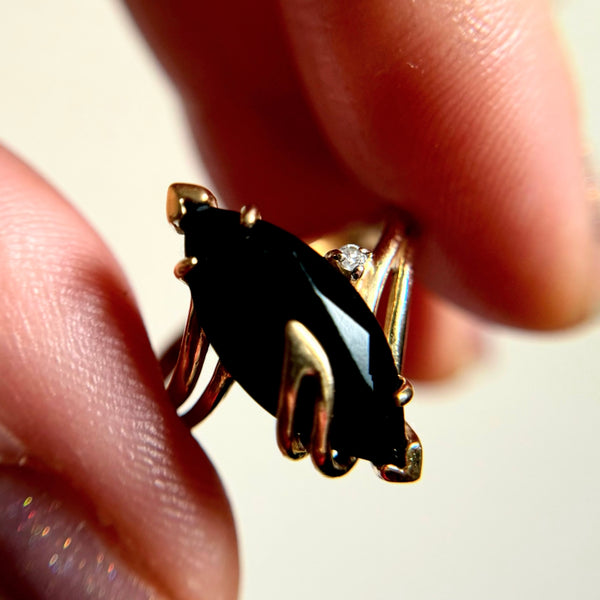 Vintage 10kt Gold Onyx Diamond Ring