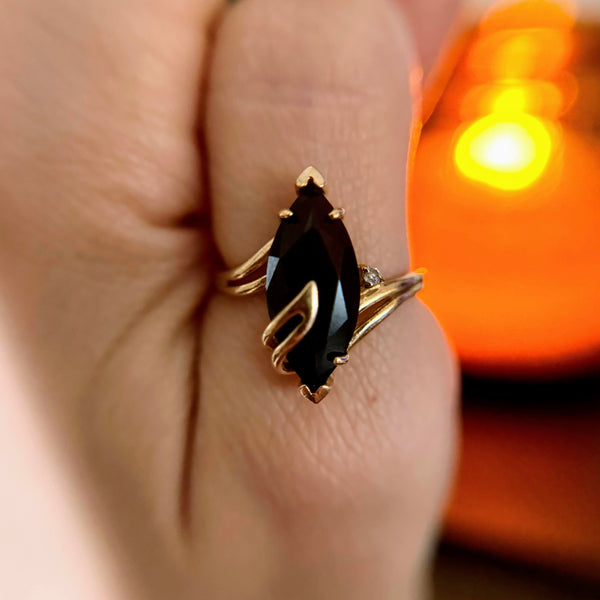 Vintage 10kt Gold Onyx Diamond Ring