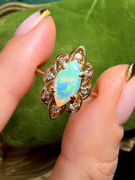 Vintage 14kt Gold Opal Diamond Ring