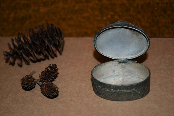 ANTIQUE Pillbox/Snuffbox with Lapis Bead | Italian Silver