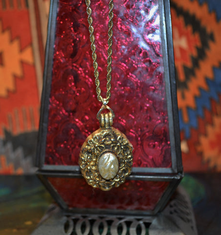 Vintage Snuff Necklace with Faux Mother of Pearl Stone