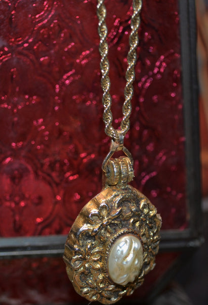 Vintage Snuff Necklace with Faux Mother of Pearl Stone