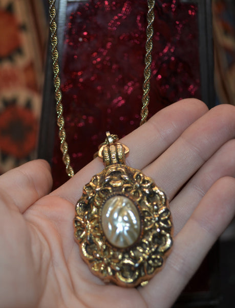 Vintage Snuff Necklace with Faux Mother of Pearl Stone