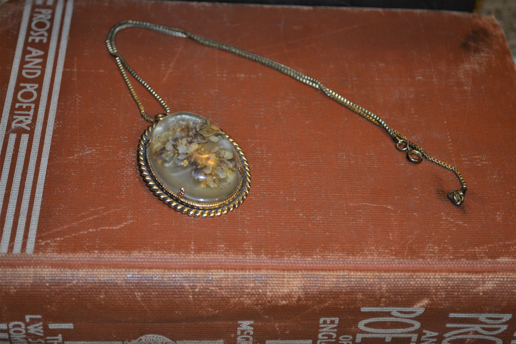 OLD Vintage Lightweight Dried Preserved Flower Pendant Necklace