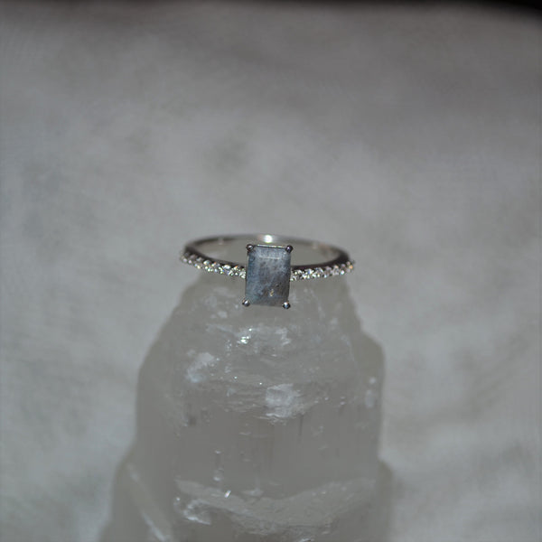 Sterling Silver Labradorite Rectangle Ring (0.75ct)
