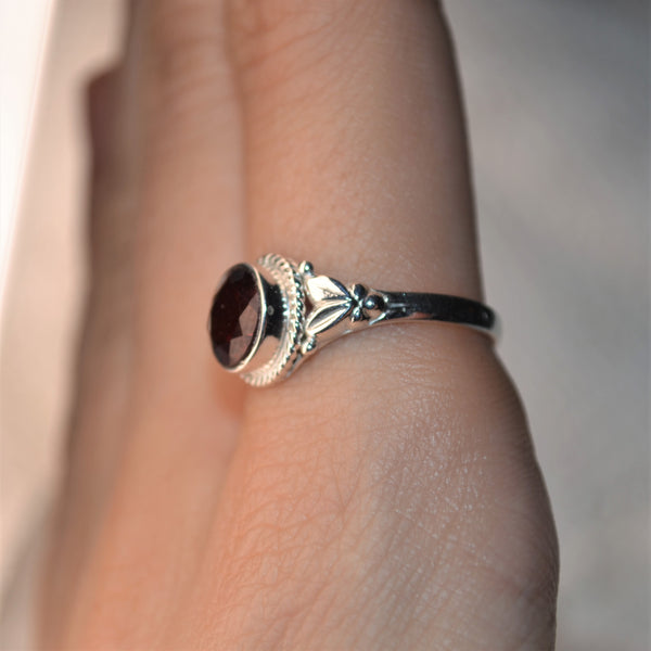 Sterling Silver Garnet Ring (1.05ct)