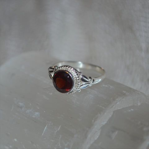 Sterling Silver Garnet Ring (1.05ct)