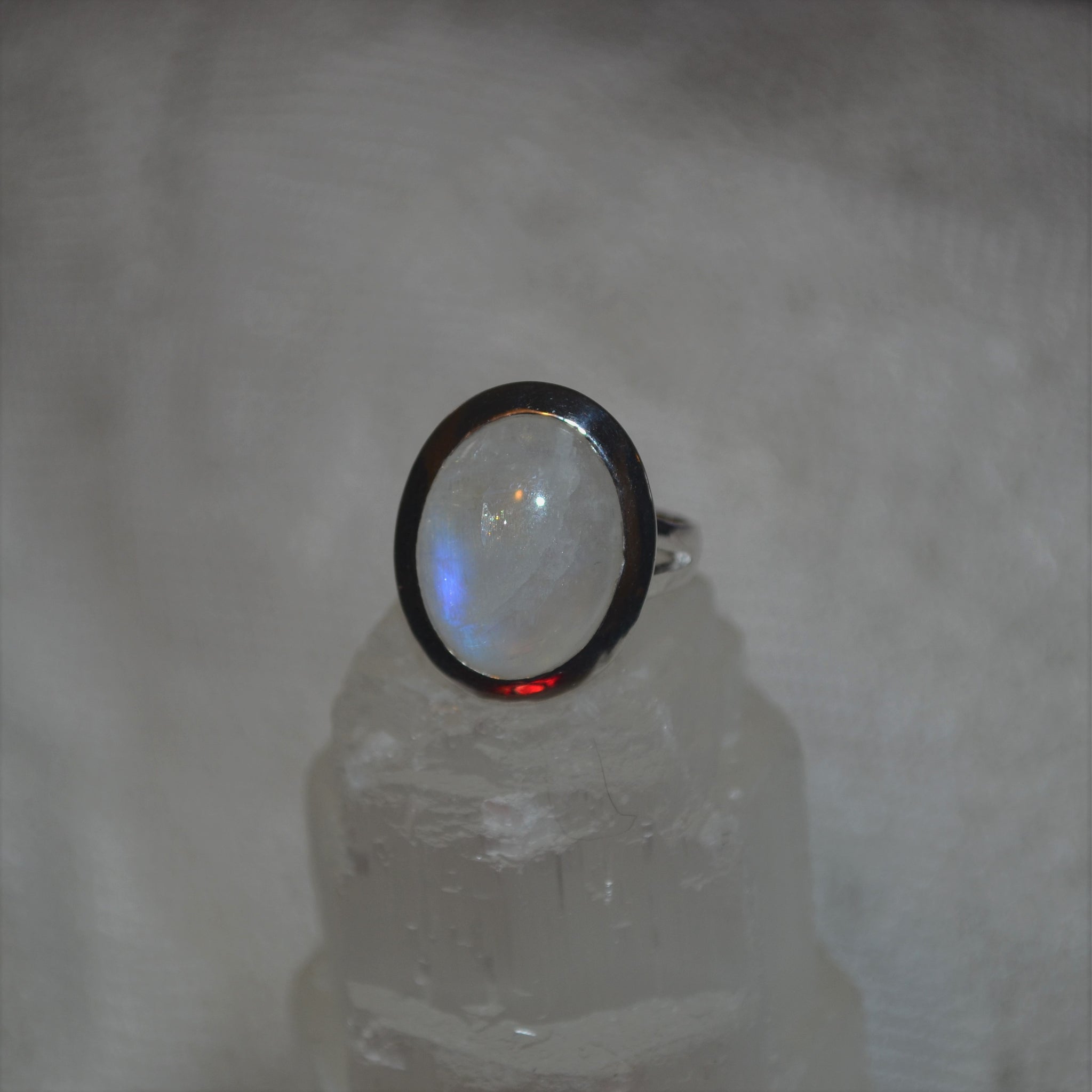 Sterling Silver Monstone Oval Ring (7.65ct)