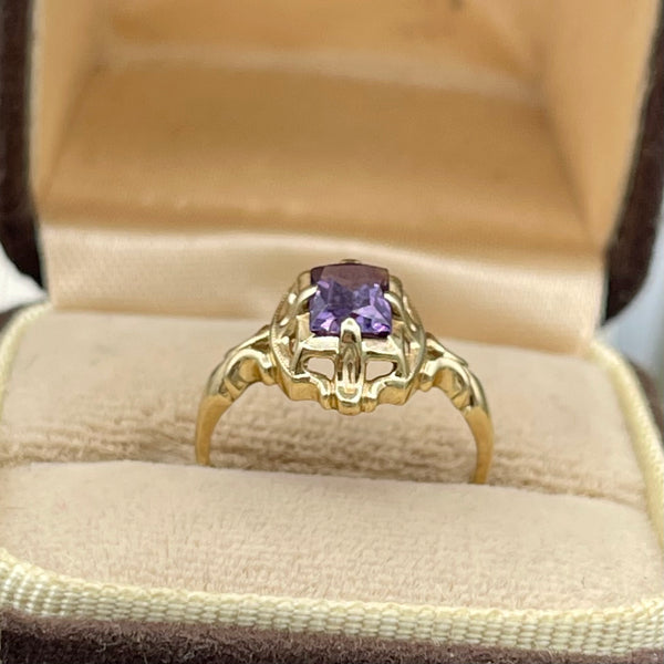 1940’s 10kt Yellow Gold Ornate Alexandrite Ring