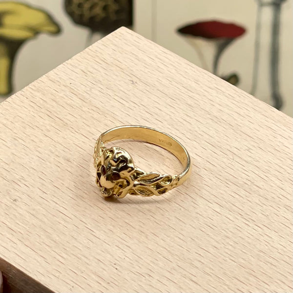 OLD 14kt Yellow Gold Lion Ring with Garnet Eyes
