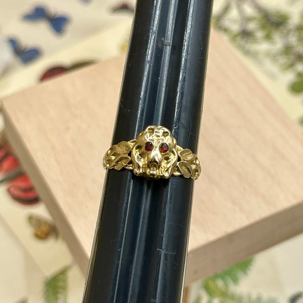OLD 14kt Yellow Gold Lion Ring with Garnet Eyes