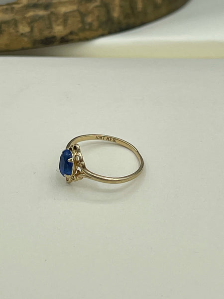 Vintage 10kt Yellow Gold Solitaire Blue Tanzanite Ring