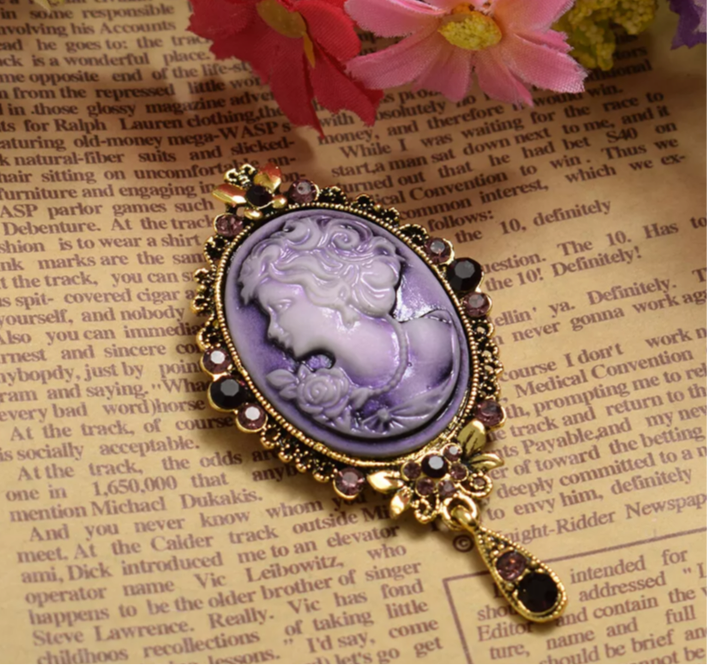 Vintage Victorian Lady Cameo Pendant/Pin