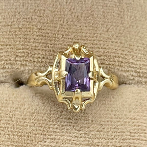 1940’s 10kt Yellow Gold Ornate Alexandrite Ring