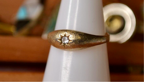 Vintage Gold Tone Ring with Inlay Starburst