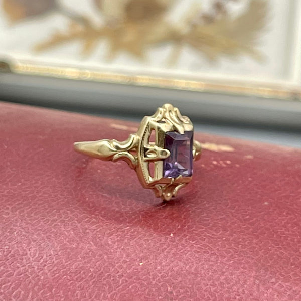 1940’s 10kt Yellow Gold Ornate Alexandrite Ring
