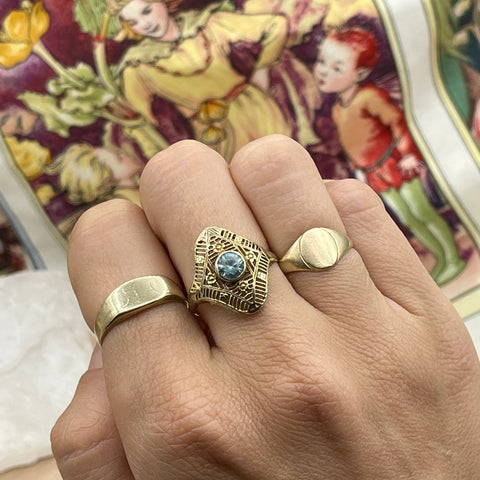 Vintage 10kt Yellow Gold Filigree Ring with Blue Topaz