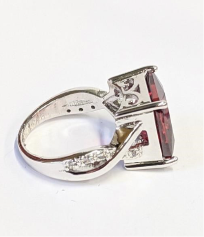 Garnet Gemstone + 925 Silver Ring 🥀