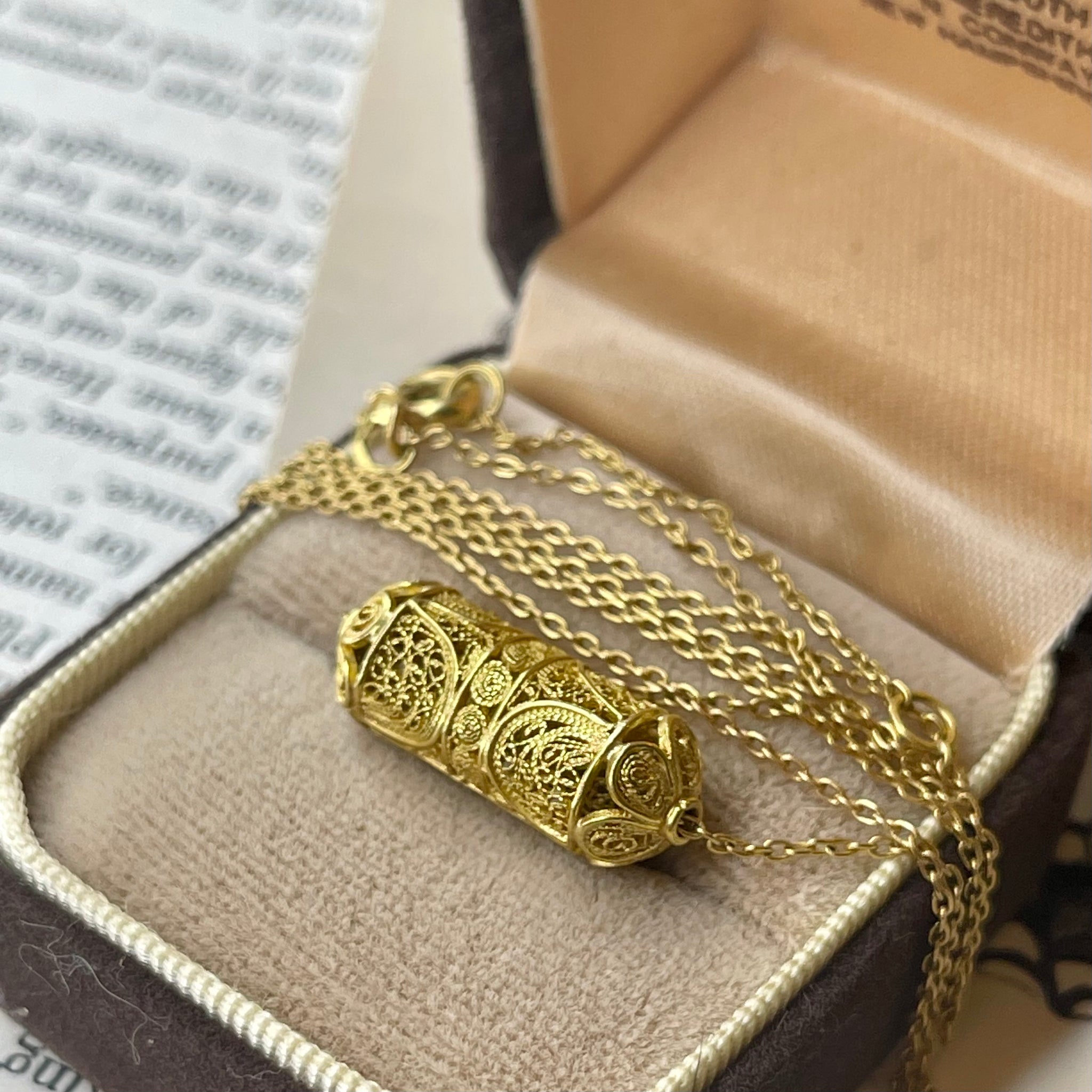 RARE Vintage 14kt Yellow Gold Filigree Barrel Necklace