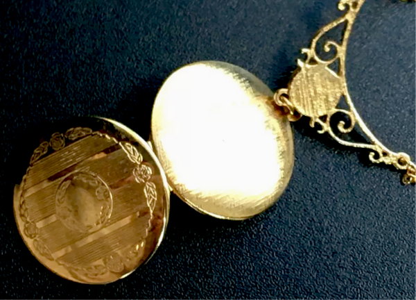Vintage Sarah Coventry Signed Locket