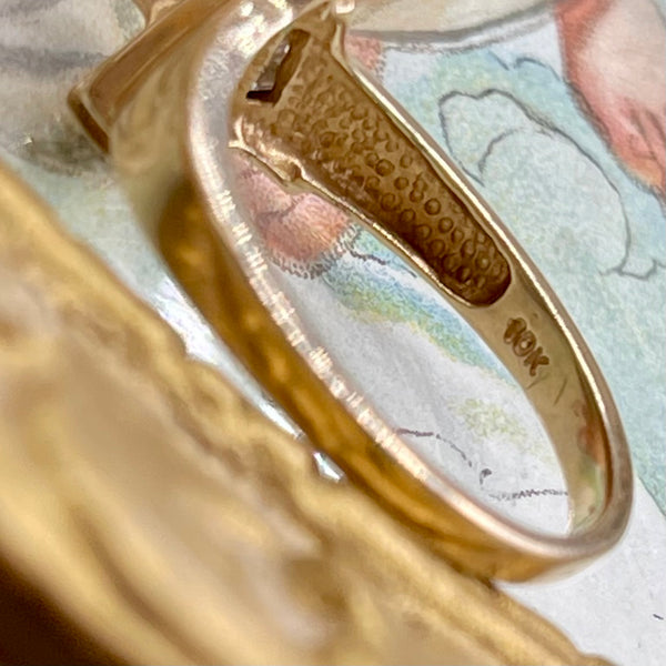 Vintage 10kt Solid Gold Abstract Ring with Diamond Accents (15 ct)