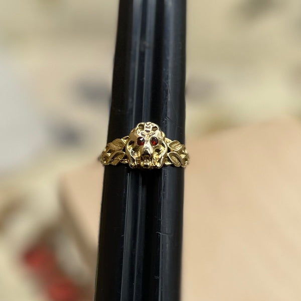 OLD 14kt Yellow Gold Lion Ring with Garnet Eyes