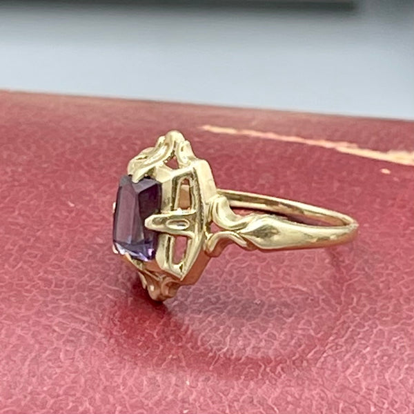 1940’s 10kt Yellow Gold Ornate Alexandrite Ring