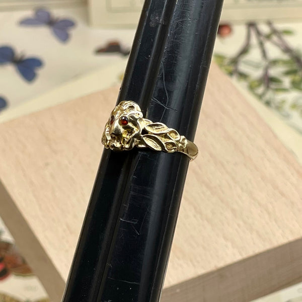 OLD 14kt Yellow Gold Lion Ring with Garnet Eyes