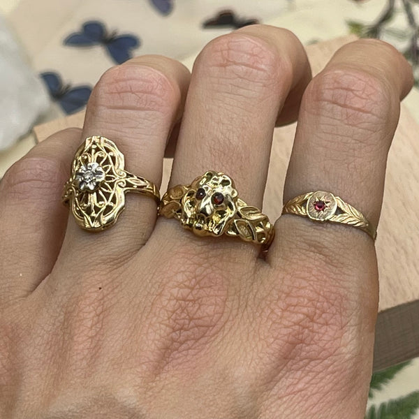 OLD 14kt Yellow Gold Lion Ring with Garnet Eyes