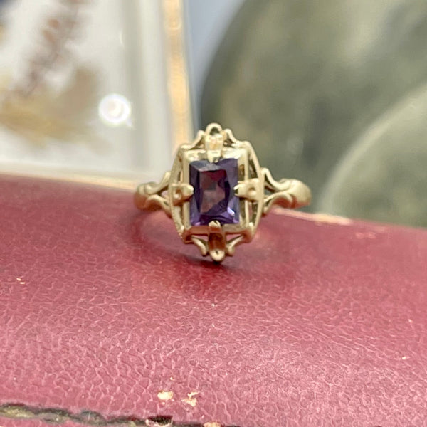 1940’s 10kt Yellow Gold Ornate Alexandrite Ring