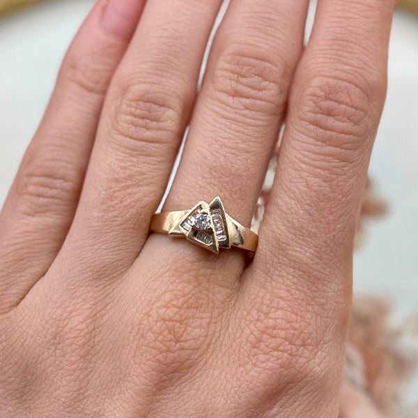 Vintage 10kt Solid Gold Abstract Ring with Diamond Accents (15 ct)