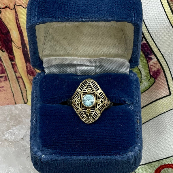 Vintage 10kt Yellow Gold Filigree Ring with Blue Topaz